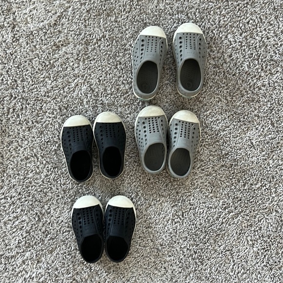4 pair lot of Native Jefferson toddler shoes. - Picture 1 of 1
